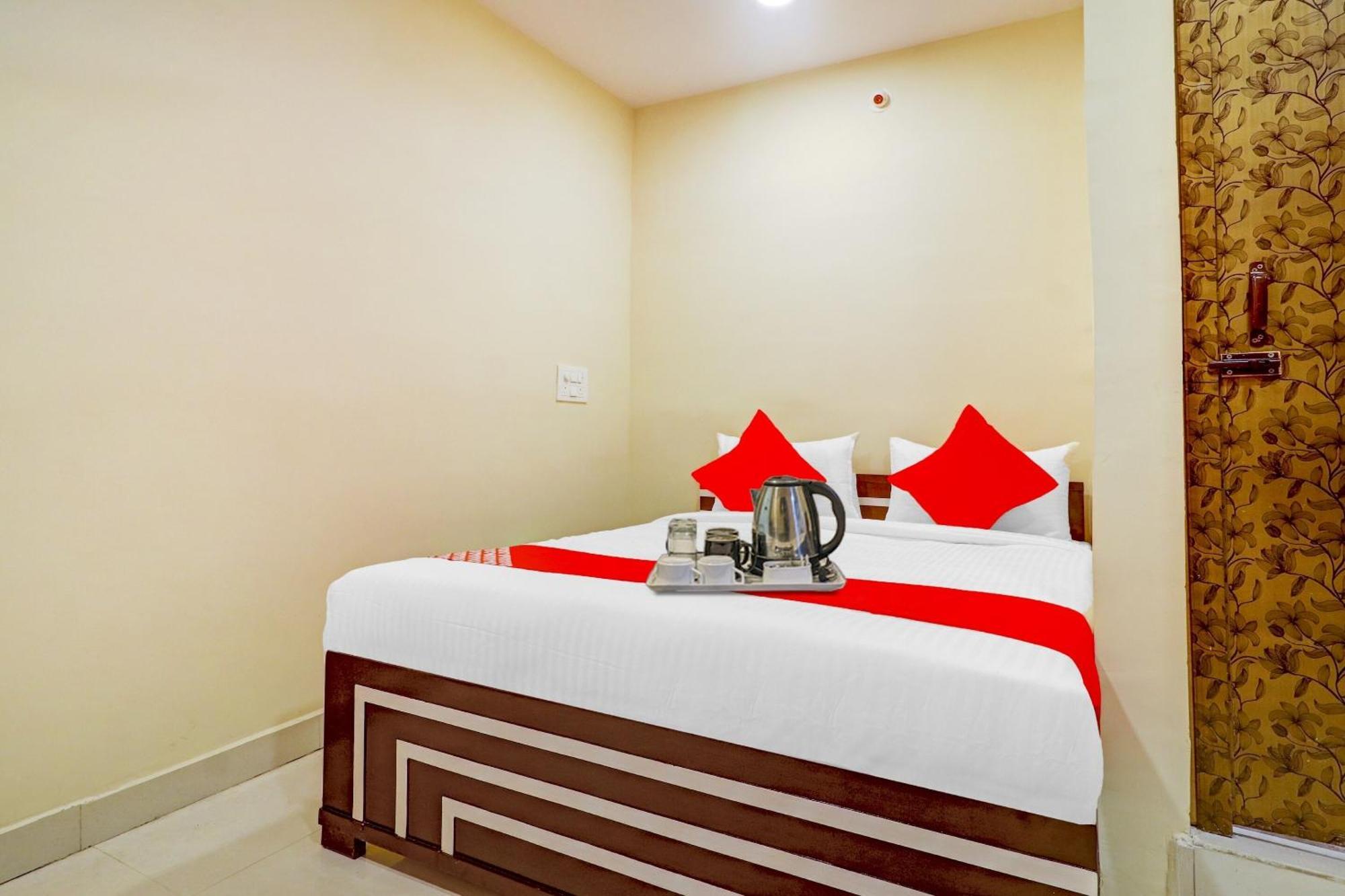 Hotel O Aayush Stay Inn Hyderabad Eksteriør billede